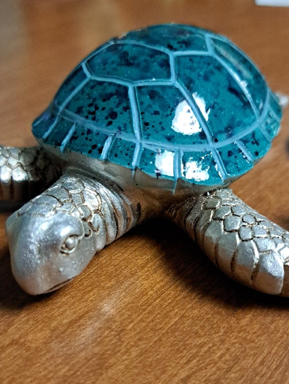Set of 2 Decorative Sea Turtle Figurines - Teal & White/Blue - Picture 3 of 4